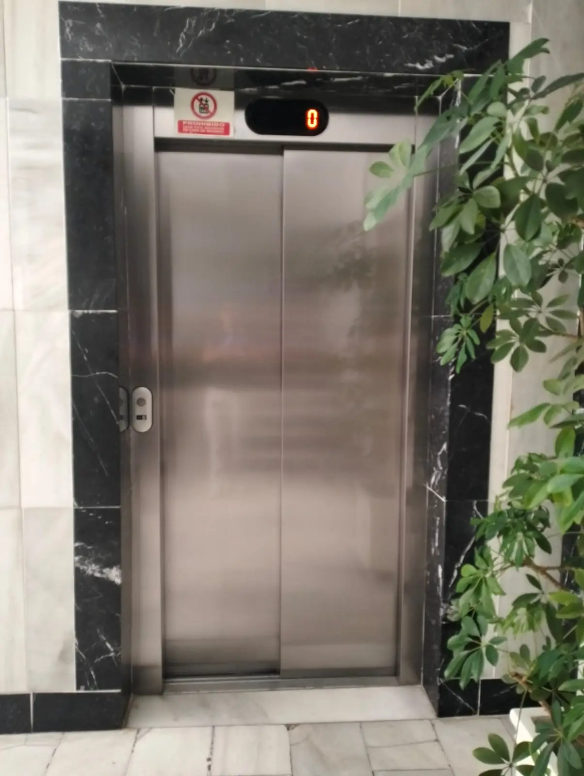 Escaleras y comunidad limpia en Sevilla